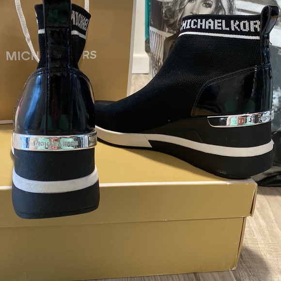Michael kors skylar hightop  streach sock sneakers New size 9 - Picture 6 of 8